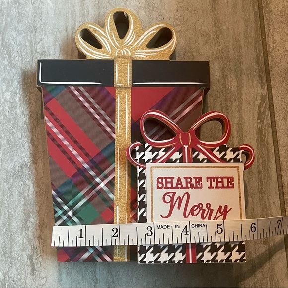 Ashland Christmas Tabletop Decoration Wooden Present Red & Green - Picture 3 of 4